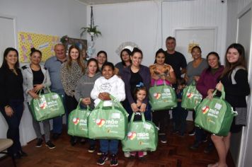 GESTANTES RECEBEM KITS DO PROGRAMA MÃE GAÚCHA EM CATUÍPE