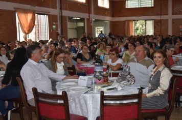 PREFEITURA DE CATUÍPE REALIZA ALMOÇO EM HOMENAGEM AO DIA DAS MÃES