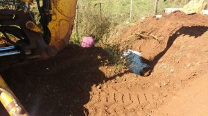 Secretaria de obras realizou manutenção de boeiros no interior do município.