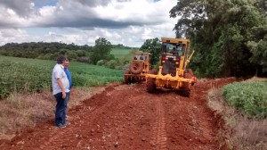 Secretaria de obras realiza melhoramentos nas estradas do interior