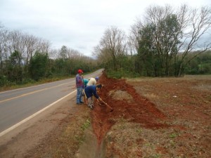 Secretaria de Obras de Catuípe promove serviços de limpeza na ERS-342