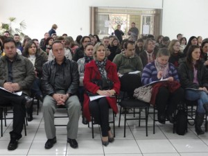 Prefeita recebe visita de servidora aposentada