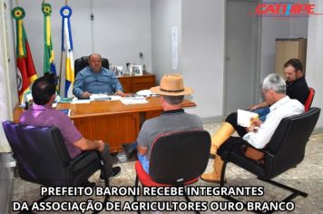 PREFEITO BARONI RECEBE INTEGRANTES DA ASSOCIAÇÃO DE AGRICULTORES OURO BRANCO