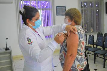 22% DOS CATUIPANOS JÁ RECEBERAM A PRIMEIRA DOSE DA VACINA CONTRA A COVID-19