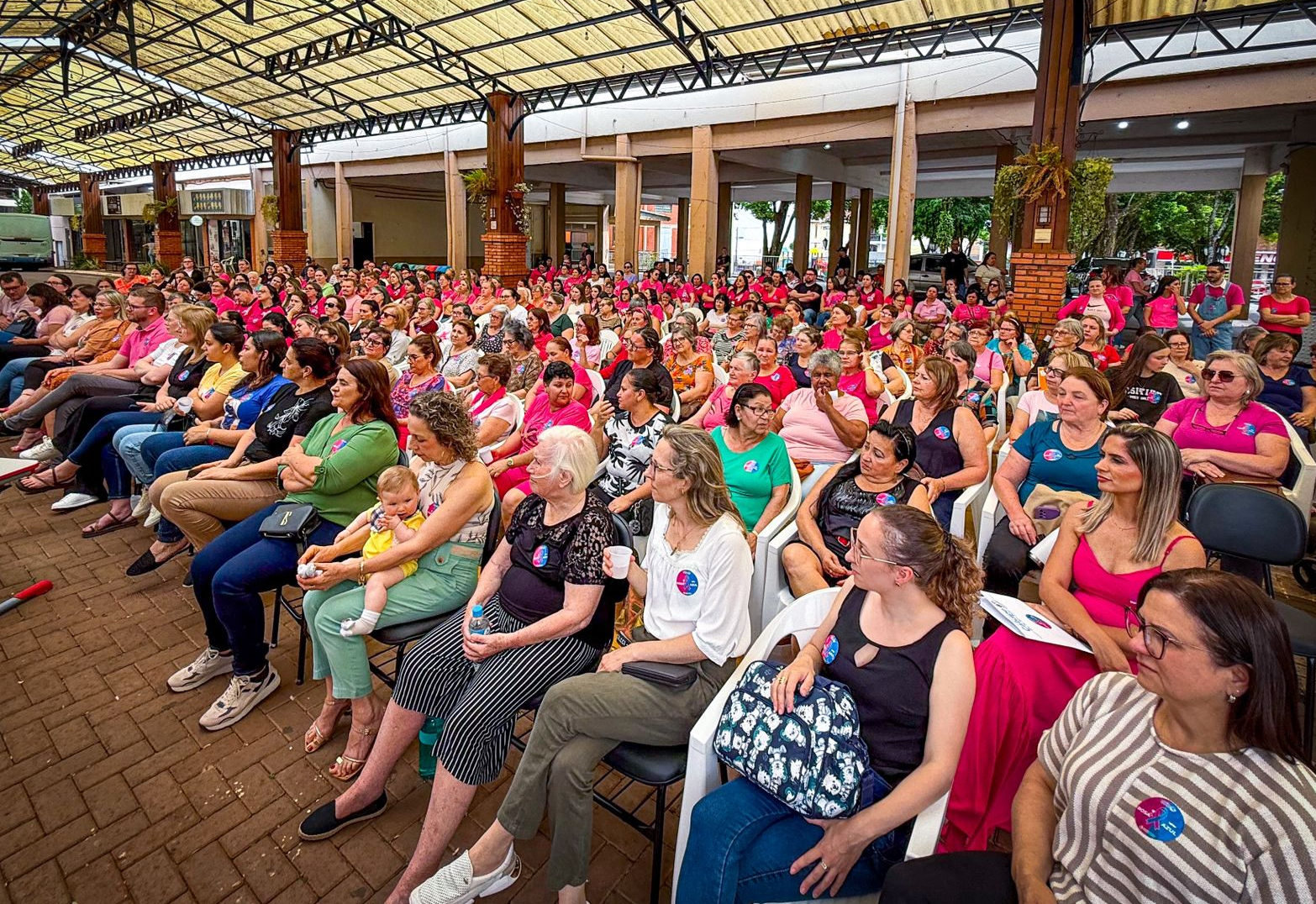 Comunidade participa de encontro alusivo ao Outubro Rosa em Catuípe