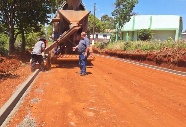 INICIADA A PAVIMENTAÇÃO NA LOCALIDADE DE SANTA TEREZINHA