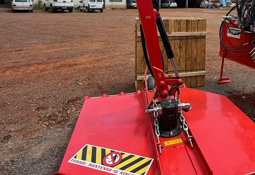 Nova roçadeira articulada e quebramolas modulares adquiridos com recursos próprios