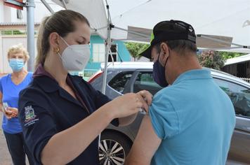 CATUÍPE JÁ VACINOU 1381 PESSOAS CONTRA A COVID-19